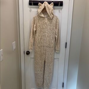 NWOT Cat & Jack Cream Leopard Print Kids Pajamas